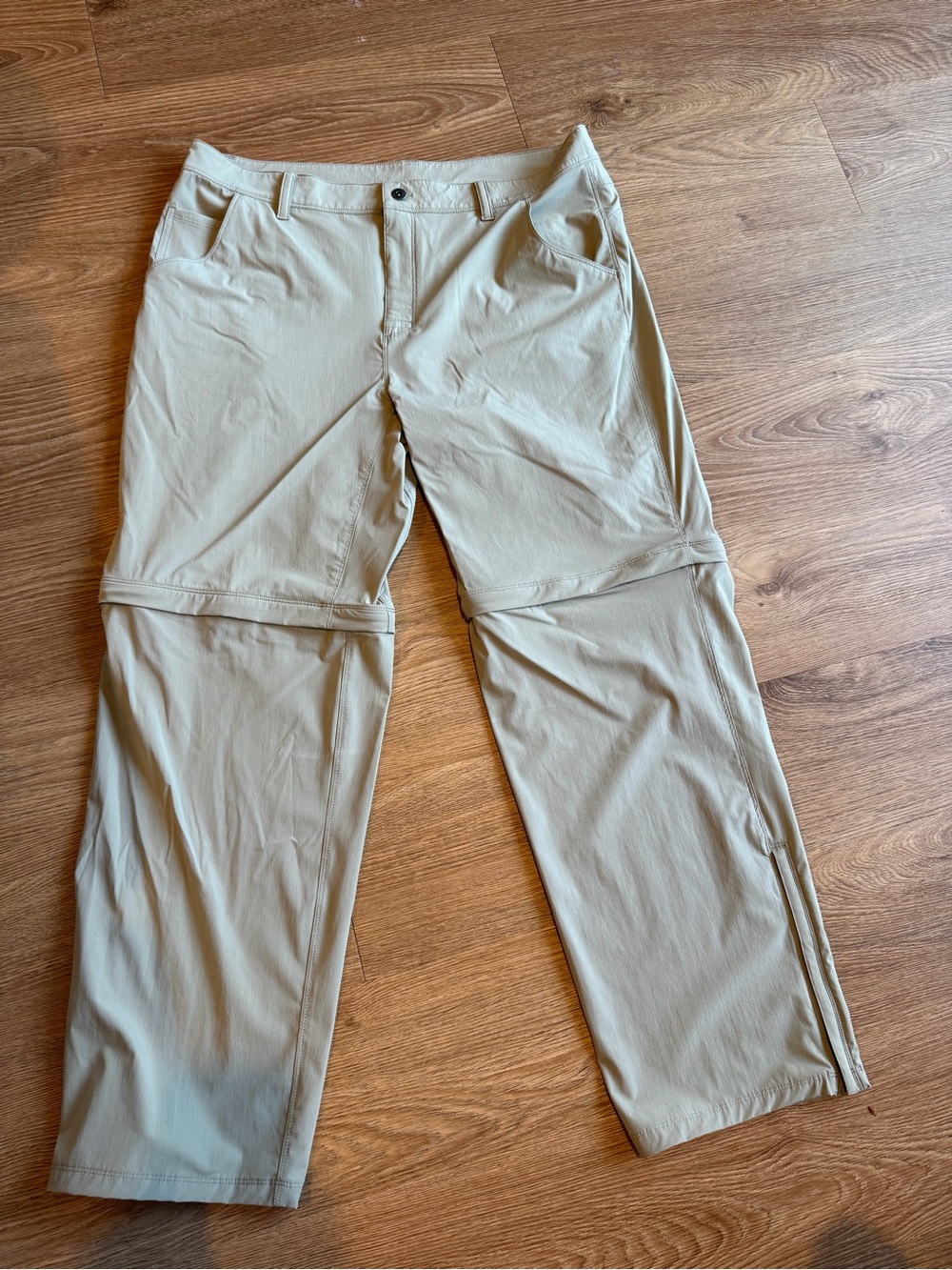 Men's Convertible Cargo Pants in Light Khaki